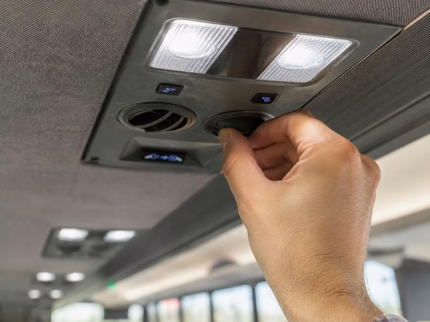 pine bluff 18 passenger minibus climate control