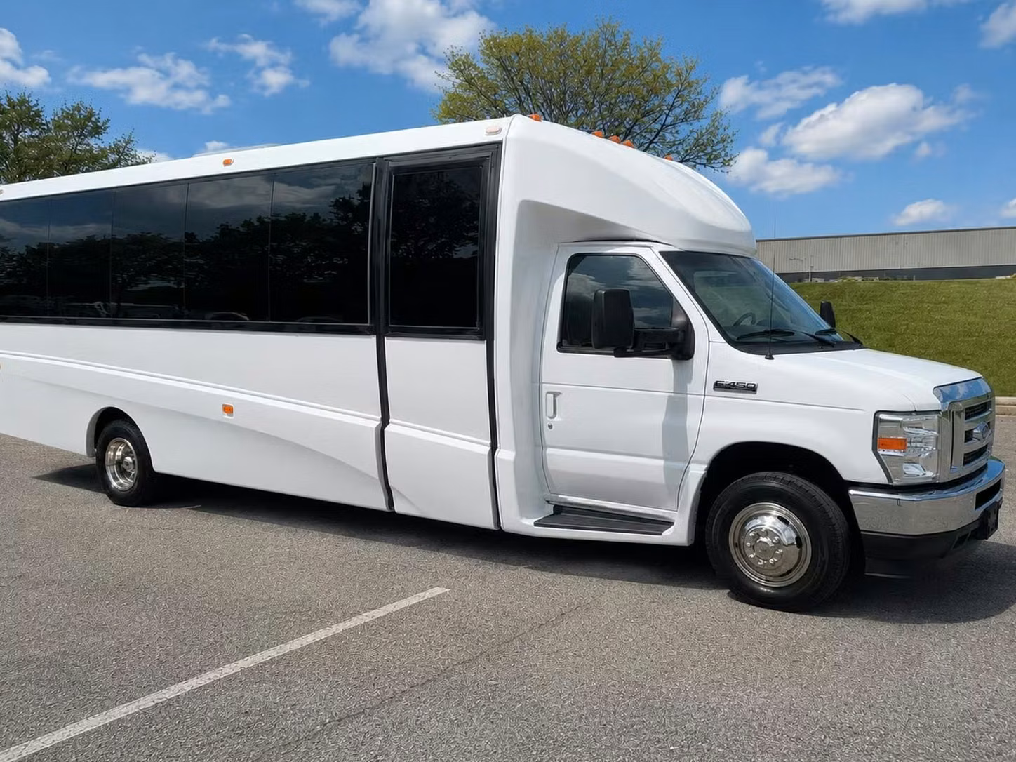 pine bluff 20 passenger minibus rental