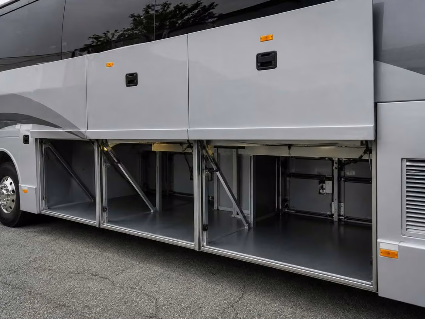 pine bluff 56 passenger charter bus luggage bays